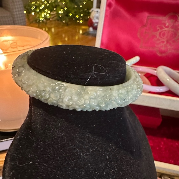 💚🤍 Floral Burmese Jadeite Jade Bangle Bracelet - shades of green - Picture 8 of 12